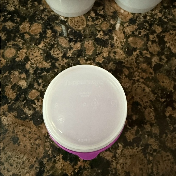 New 5 Tupperware 49148-4 snack containers with purple lids - Picture 3 of 4
